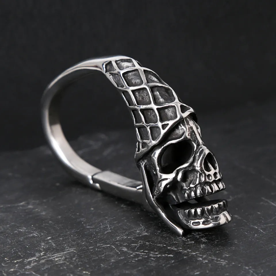 Antique Stainless Steel Clasp Skull Keyring. Badass gifts for badass. Badass birthday gifts. Badass Christmas gifts for badasses. Badass skull accessories. Valentine gifts for him. Anniversary gift for him. Anniversary gift for my badass husband. Badass Birthday gift for my badass boyfriend. Badass Birthday gift for my badass husband.