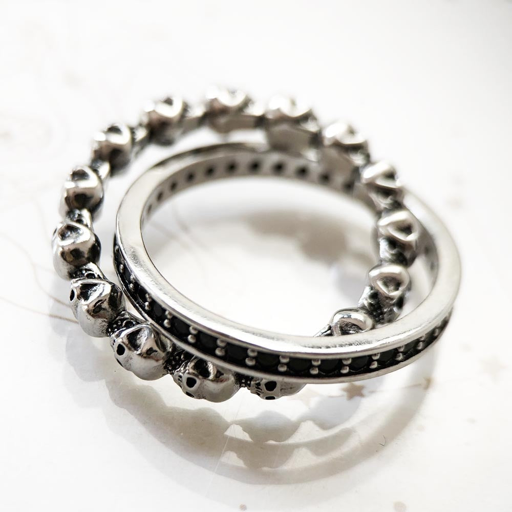 United Forever Skull Ring in Sterling Silver and Zircon. Badass skull rings. Skull rings for men and women. Badass skull jewelry. Badass skull accessories.