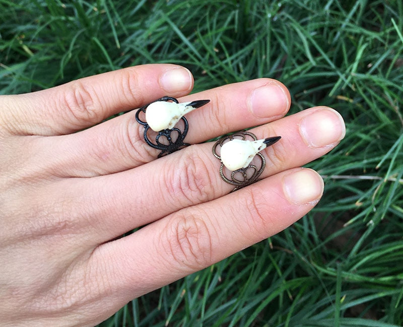 Adjustable Spooky Crow Skull Rings. Gothic Black Crow Skull Ring. Badass gothic skull ring. Badass skull ring. Badass skull jewelry. Badass skull accessories.