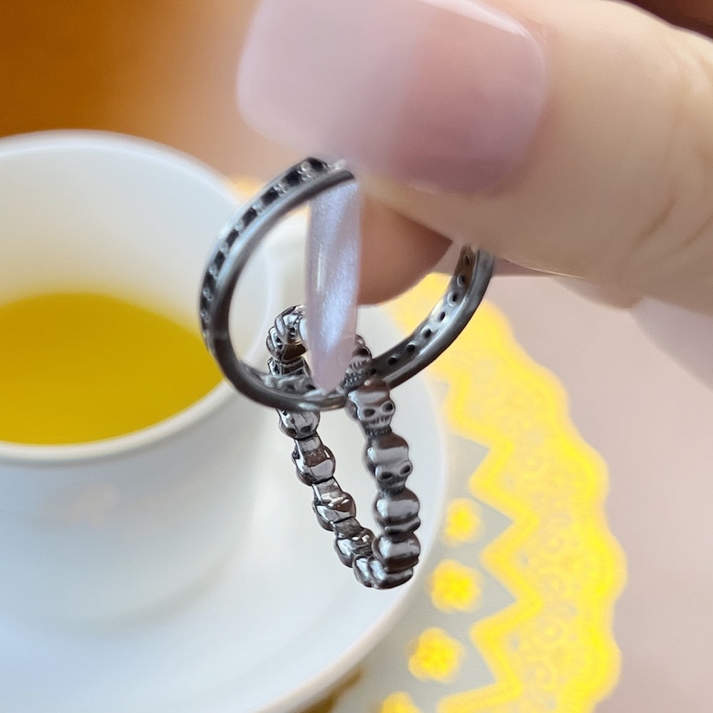 United Forever Skull Ring in Sterling Silver and Zircon. Badass skull rings. Skull rings for men and women. Badass skull jewelry. Badass skull accessories.