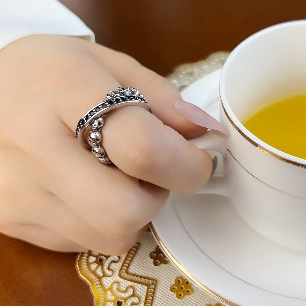 United Forever Skull Ring in Sterling Silver and Zircon. Badass skull rings. Skull rings for men and women. Badass skull jewelry. Badass skull accessories.