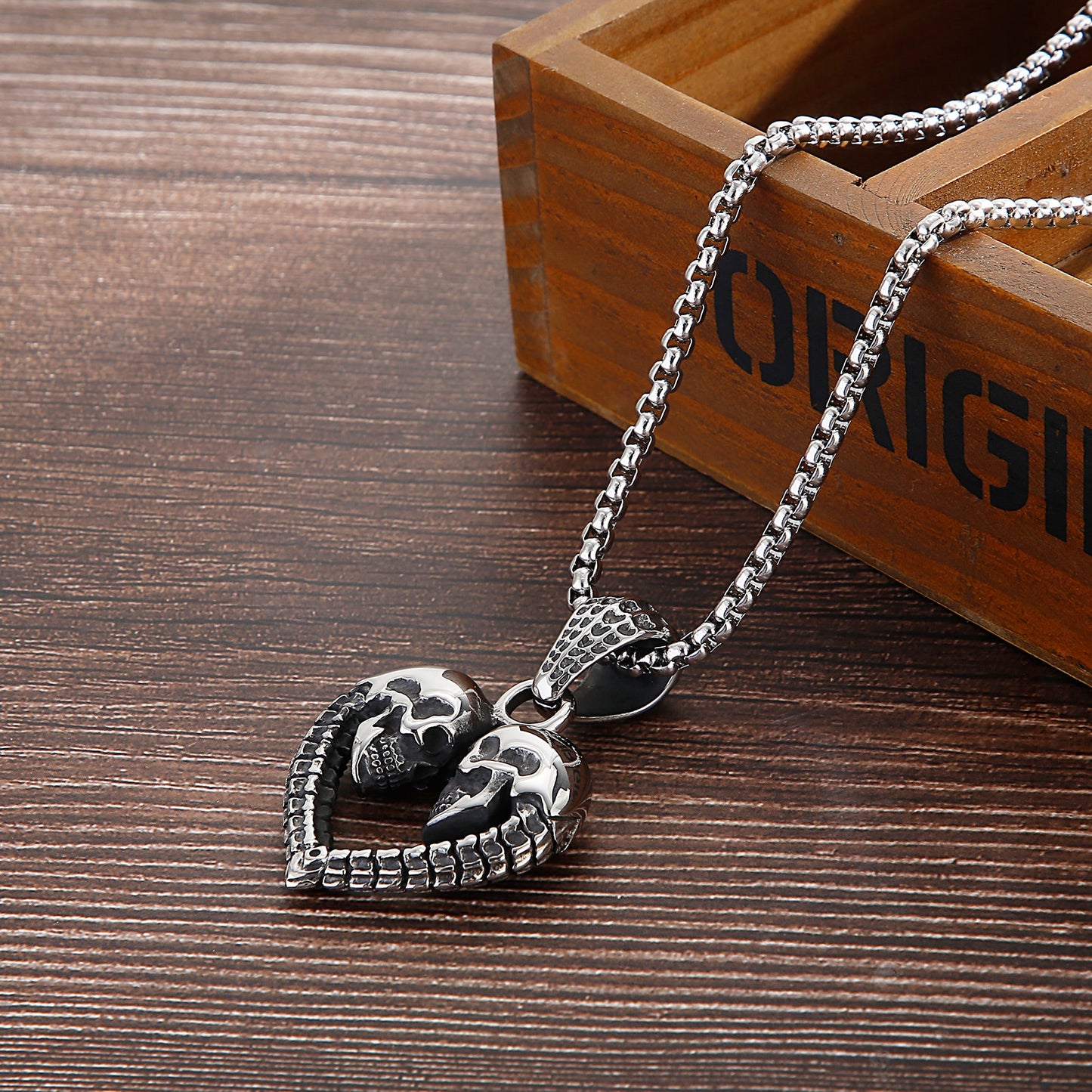 316L Stainless Steel Skull Couple Pendant Necklace. Badass skull pendant for men. Badass gifts for badass. Badass birthday gifts. Badass Christmas gifts for badasses. Badass biker skull pendant necklace. Badass sbiker skull jewelry. Badass skull jewelry. Badass skull accessories. Valentine gifts for couple.