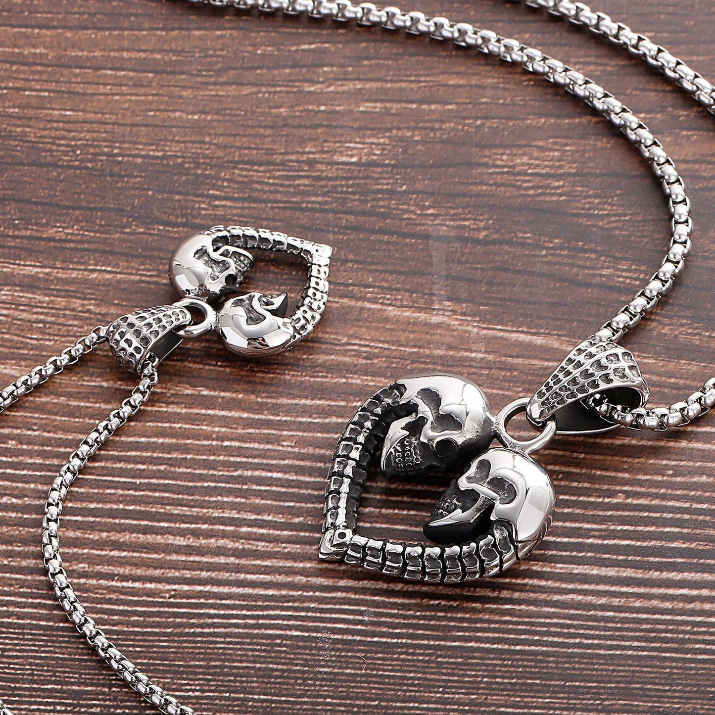 316L Stainless Steel Skull Couple Pendant Necklace. Badass skull pendant for men. Badass gifts for badass. Badass birthday gifts. Badass Christmas gifts for badasses. Badass biker skull pendant necklace. Badass sbiker skull jewelry. Badass skull jewelry. Badass skull accessories. Valentine gifts for couple.