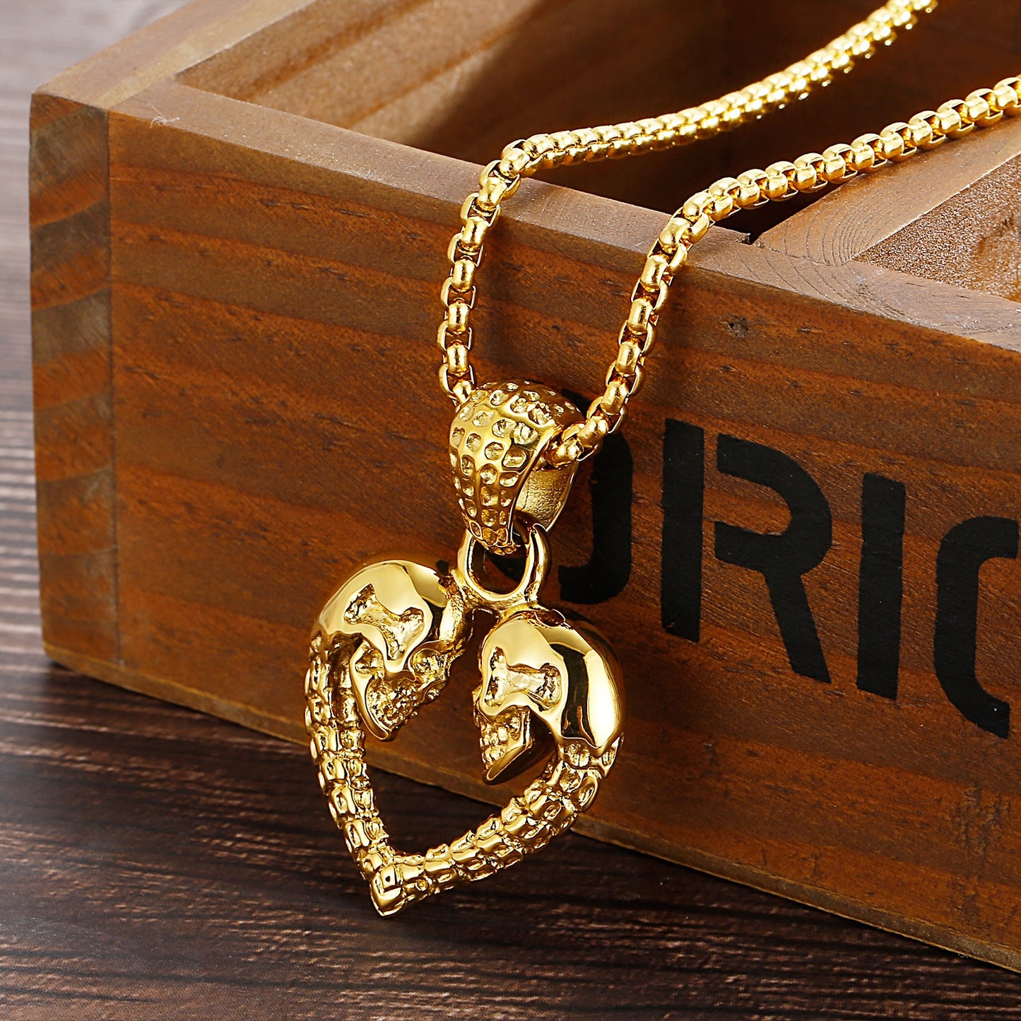 316L Stainless Steel Skull Couple Pendant Necklace. Badass skull pendant for men. Badass gifts for badass. Badass birthday gifts. Badass Christmas gifts for badasses. Badass biker skull pendant necklace. Badass sbiker skull jewelry. Badass skull jewelry. Badass skull accessories. Valentine gifts for couple.