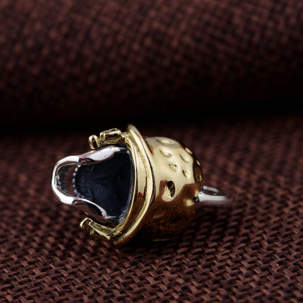 925 Sterling Silver Vintage Evil Skull Pendant