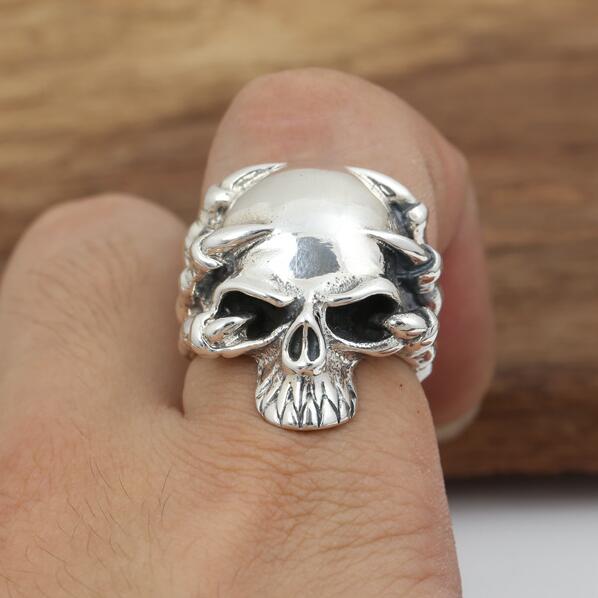 925 Silver Power-Paw-Skull Ring - Cool Punk Jewelry for Men. Skull ring for men. skull ring for women. badass skull rings. badass skull jewelry. badass skull accessories. badass Christmas gifts. Badass birthday gifts. Badass Valentine's gift. Badass Anniversary gifts.